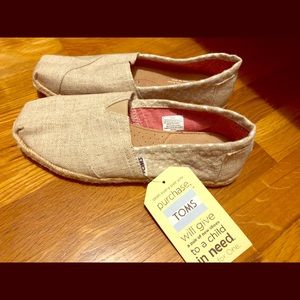 TOMS Women’s 6.5 NEW never worn.